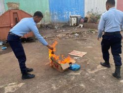 Petugas Lapas Semarang Gagalkan Penyelundupan Narkoba di Dalam SandalPetugas Lapas Semarang Gagalkan Penyelundupan Narkoba di Dalam Sandal