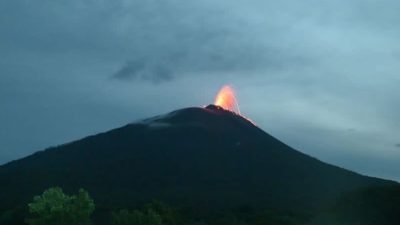 Gunung Ile Lewotolok Meletus