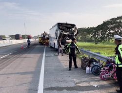 Kecelakaan Beruntun Tol Nganjuk Ngawi Bus Sinar Jaya Ringsek